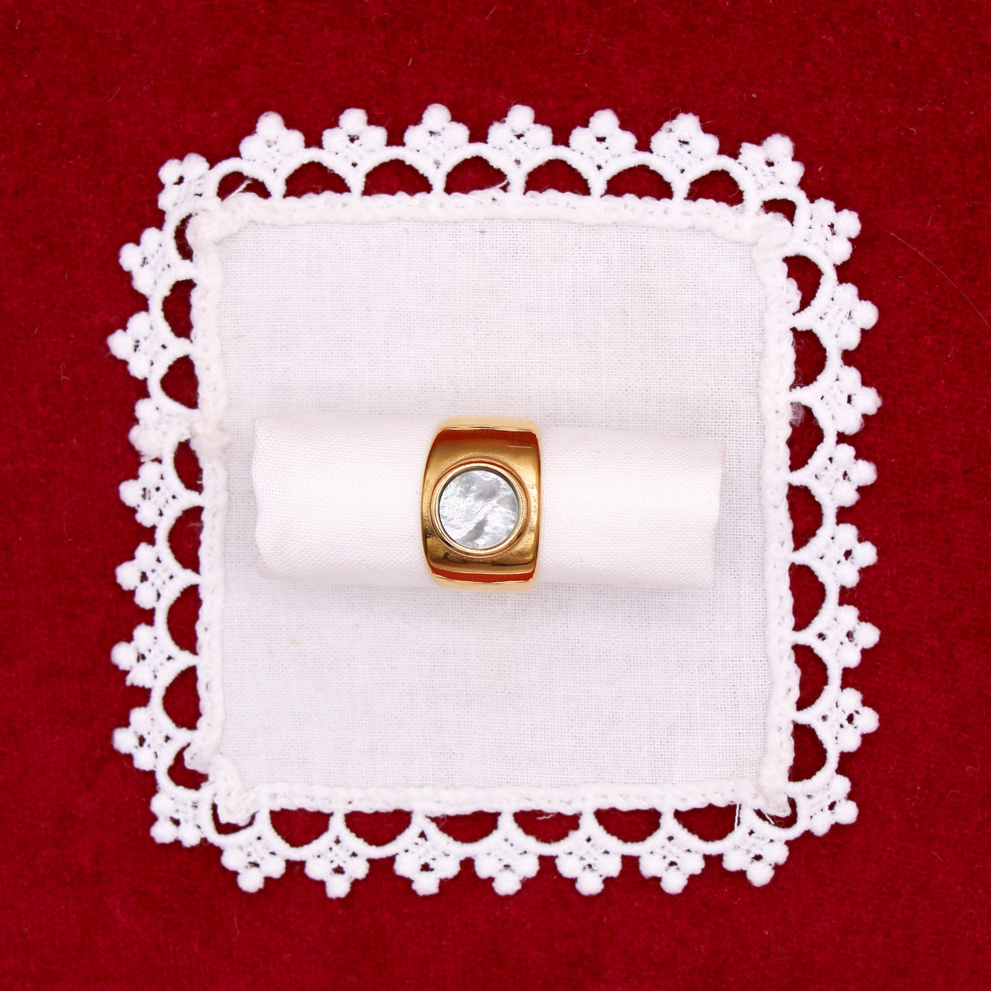 Etta Ring